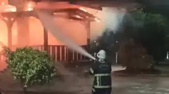 Adana'da korkutan gece: Yaya köprüsü alevlere teslim oldu