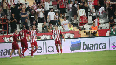 Mevlüt Şimşek attığı iki golle Antalyaspor'a galibiyeti getirdi