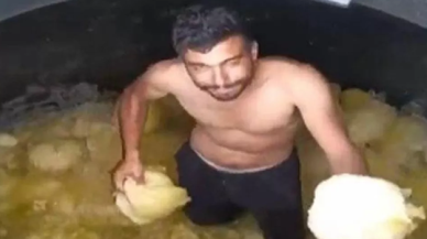 Turşu tankına girdi, dans etti