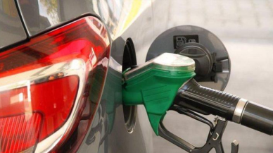 Akaryakıtta tavan fiyatlara zam