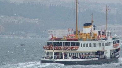 İzmir'de vapur seferlerine fırtına engeli