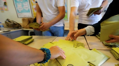 Oy kullanmak için "üç ay ikamet" şartı