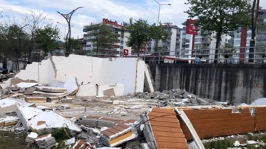 129 kişilik köye 200 bin liralık halı saha