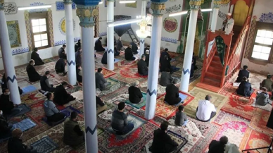 Bayram namazı saatleri belli oldu