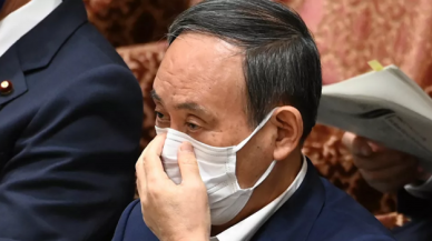Japonya Başbakanı Suga, kamuoyundan özür diledi