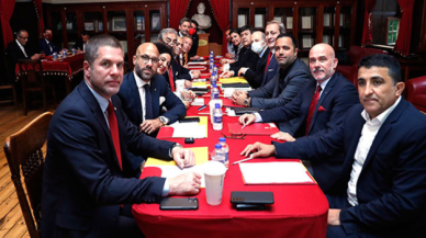 Galatasaray'da ilk yönetim kurulu toplantısı gerçekleştirildi