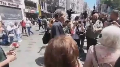 Cumartesi Anneleri Galatasaray Meydanı'na karanfil bıraktı