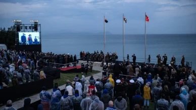 Anzak Koyu'nda geleneksel 'Şafak Ayini' yapıldı