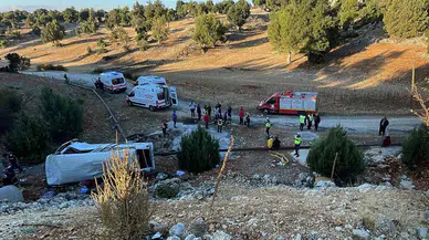 Mersin’de tarım işçilerini taşıyan minibüsün şarampole yuvarlanması sonucunda 4 kişi öldü