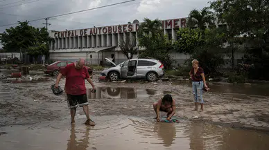 Meksika'da şiddetli yağışlar sebebiyle yaşamını yitirenlerin sayısı 66'ya yükseldi