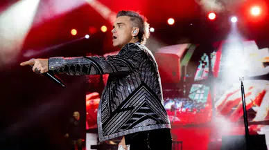 Dünyaca ünlü şarkıcı Robbie Williams sahnede bile kontrol edemediği hastalığını açıkladı