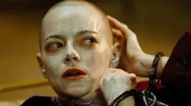 ‘Bugonia’da gösterim için sıra dışı şart: Kel olmayan izleyemez