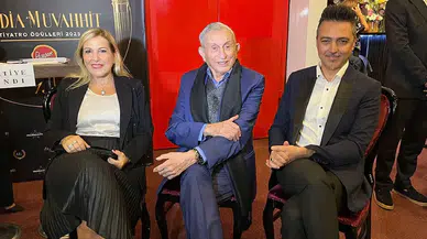 98 yaşındaki Haldun Dormen, “Hisseli Harikalar Kumpanyası” ile İzmir’i büyüledi