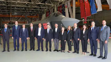 Özgür Özel'den KAAN paylaşımı: Milli gururumuzun arkasındayız