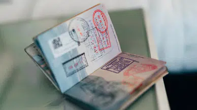 Pasaporta damga dönemi bitti, yüz ve parmak izi taraması başladı
