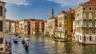 Venedik’in bin 600 yıllık ahşap mucizesi: Şehir nasıl su üstünde ayakta kalıyor?