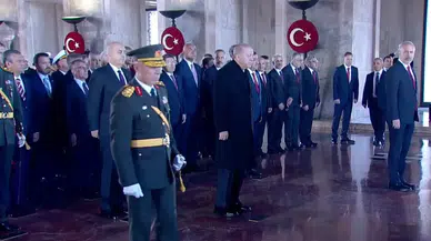 Cumhurbaşkanı Erdoğan ve Devlet Erkanı Anıtkabir’i ziyaret etti