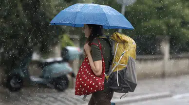 Meteoroloji'den önemli uyarı: Hava sıcaklığı düşüyor, kuvvetli sağanak geliyor