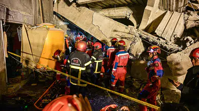 Endonezya'da okul binasının çökmesi sonucu yaşamını yitirenlerin sayısı 54'e çıktı