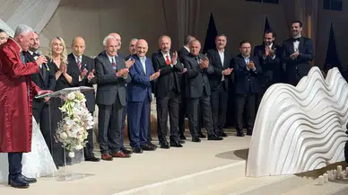 İstanbulspor Başkanı Ecmel Sarıalioğlu’nun oğlunun nikahı ünlüler geçidine döndü