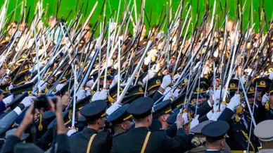 Teğmenlerden tepki: ‘Atatürk fotoğrafı takmayanların mesleğe iadesi kabul edilemez’