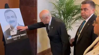 "Devlet Bahçeli, üzerine 'SS' harflerini yazdırdığı tabancayı Sırrı Süreyya Önder'e hediye etti"