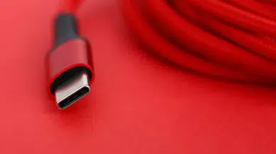 Tüketici tepkili: O marka şarj kablosunu da kutudan çıkardı!