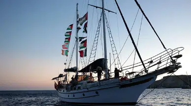 Doğu Akdeniz’de insani yardım operasyonu: 11 kişi karaya tahliye edildi