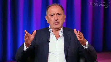 Hapiste olan gazeteci Fatih Altaylı yorumlarına ara verdiğini “Bize biraz müsaade” diyerek duyurdu
