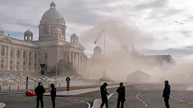 Sırbistan'da Vucic destekçilerinin çadırına silahlı saldırı düzenlendi: 1 kişi ağır yaralı