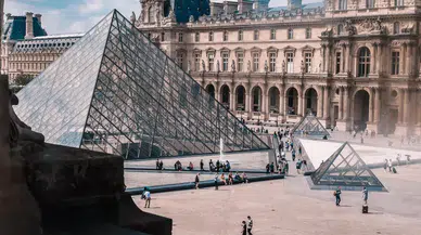 Louvre Müzesi soygununda 5 yeni şüpheli gözaltına alındı