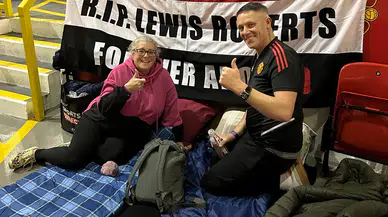 İngiliz devi Manchester United stadını evsizlerin konaklaması için açtı