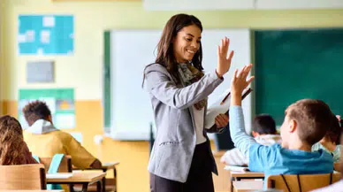 24 Kasım Öğretmenler Günü Mesajları: En Anlamlı, Duygusal ve Kısa Kutlama Sözleri