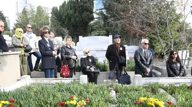 Usta sanatçı Kerem Yılmazer, vefatının 22. yılında mezarı başında anıldı