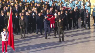 Türkiye, Gazi Mustafa Kemal Atatürk’ü anıyor: Devlet erkânı Anıtkabir’de saygı duruşunda bulundu