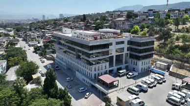 İzmir Büyükşehir Belediye Başkanı Cemil Tugay: Makam odaları kalkıyor, yöneticiler aynı salonda çalışacak