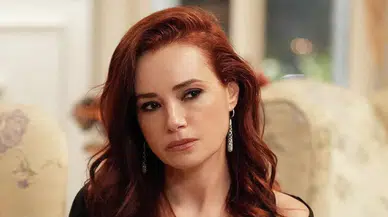 Dün kaza geçiren Özgü Namal bugün korseyle Brand Week İstanbul’da