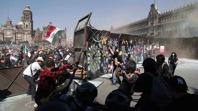 Meksika'da Z kuşağı, adalet ve hesap verebilirlik için hükümete karşı sokağa indi