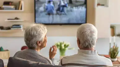 Televizyonun gücü sürüyor: Yaşlılar ekran başında gençleri ikiye katlıyor