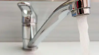 Kireç lekesini saniyeler içinde çözen doğal karışım: 2 malzeme yetiyor!