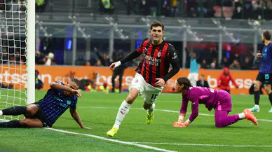 Hakan Çalhanoğlu'nun penaltıdan yararlanamadığı Milano derbisinde Milan İnter'i yendi