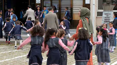 Milli Eğitim Bakanı Yusuf Tekin açıkladı: Okullarda ara tatil kalkıyor mu?