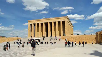 10 Kasım okullarda tören olacak mı 2025? 10 Kasım okul var mı, yarım gün mü?