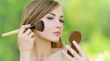Cildinizi daha yaşlı gösteren 9 makyaj hatası: Genç görünüm için bunlardan kaçının!