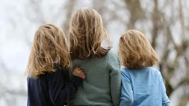 Evin en büyük kızı olmanın çilesi: ‘En büyük kız çocuk sendromu’