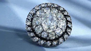 Napolyon’un Waterloo’dan kalan elmas broşu Cenevre’de 3,5 milyon frankın üzerinde satıldı