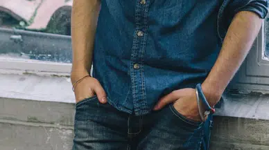 Elleri cebinde yürüyenler dikkat! Bu küçük hareket düşündüğünüzden çok daha fazlasını söylüyor