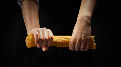 İtalyanlar spagettiyi neden asla kırmaz? Nedeni sandığınızdan çok daha derin