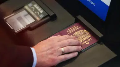 AB’nin yeni pasaport sistemi sınıfta kaldı: Havalimanlarında saatler süren kuyruklar