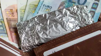 Cüzdanda alüminyum folyo dönemi: Hem koruma hem psikolojik rahatlama